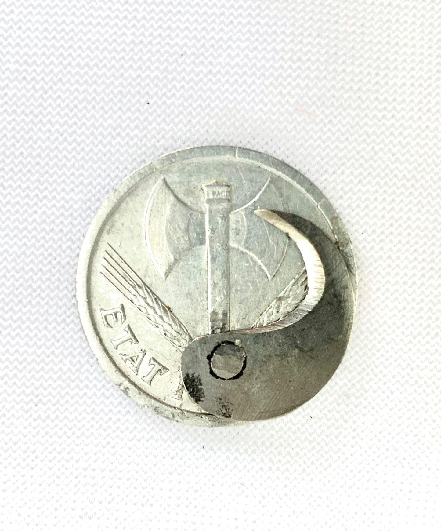 WW2 SOE French 2 Franc Coin with Concealed Blade. Dated 1943