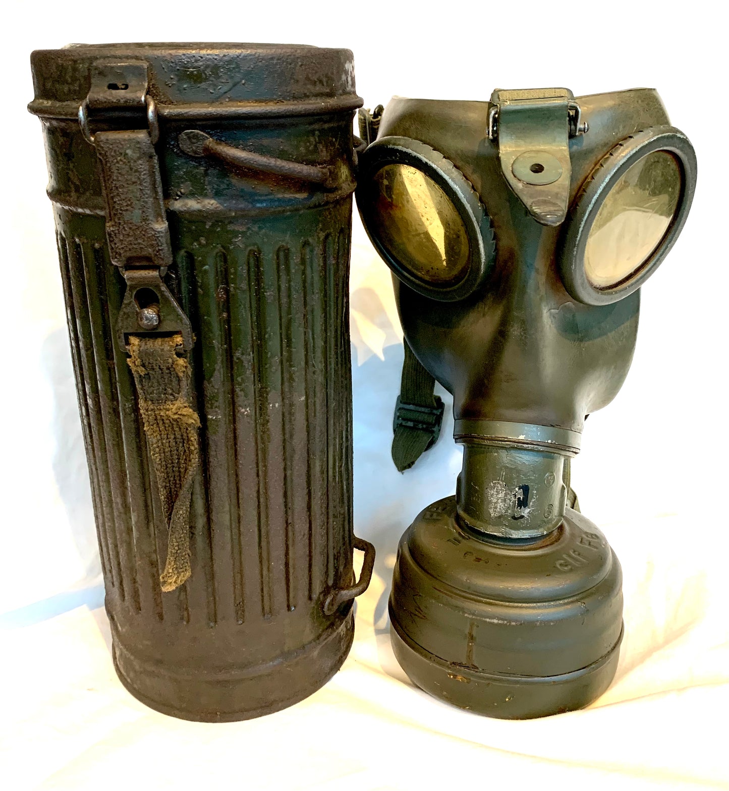 WW2 1941 dated German M38 Gas mask and Container