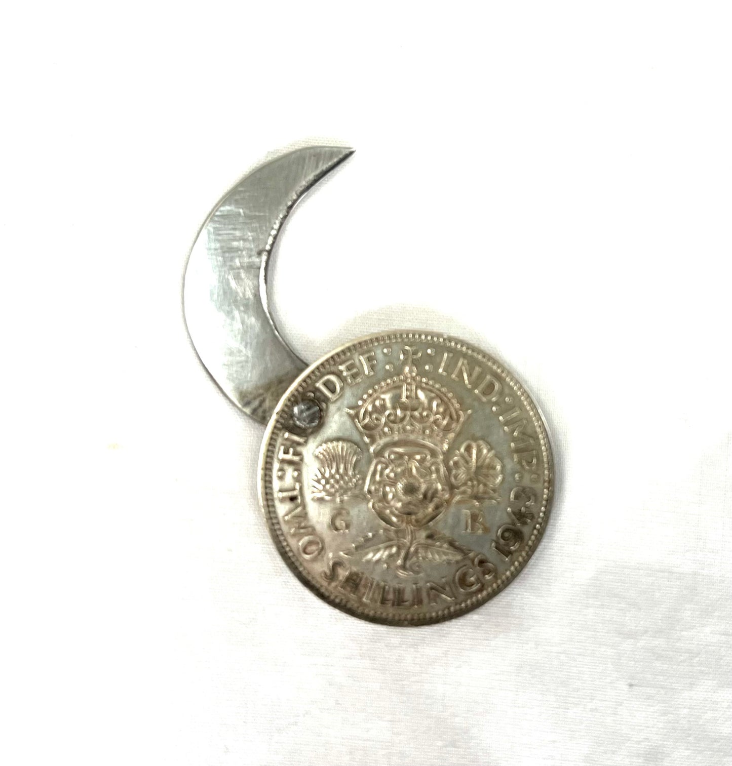 WW2 SOE British 2 Shilling Coin with Concealed Blade Dated 1943.