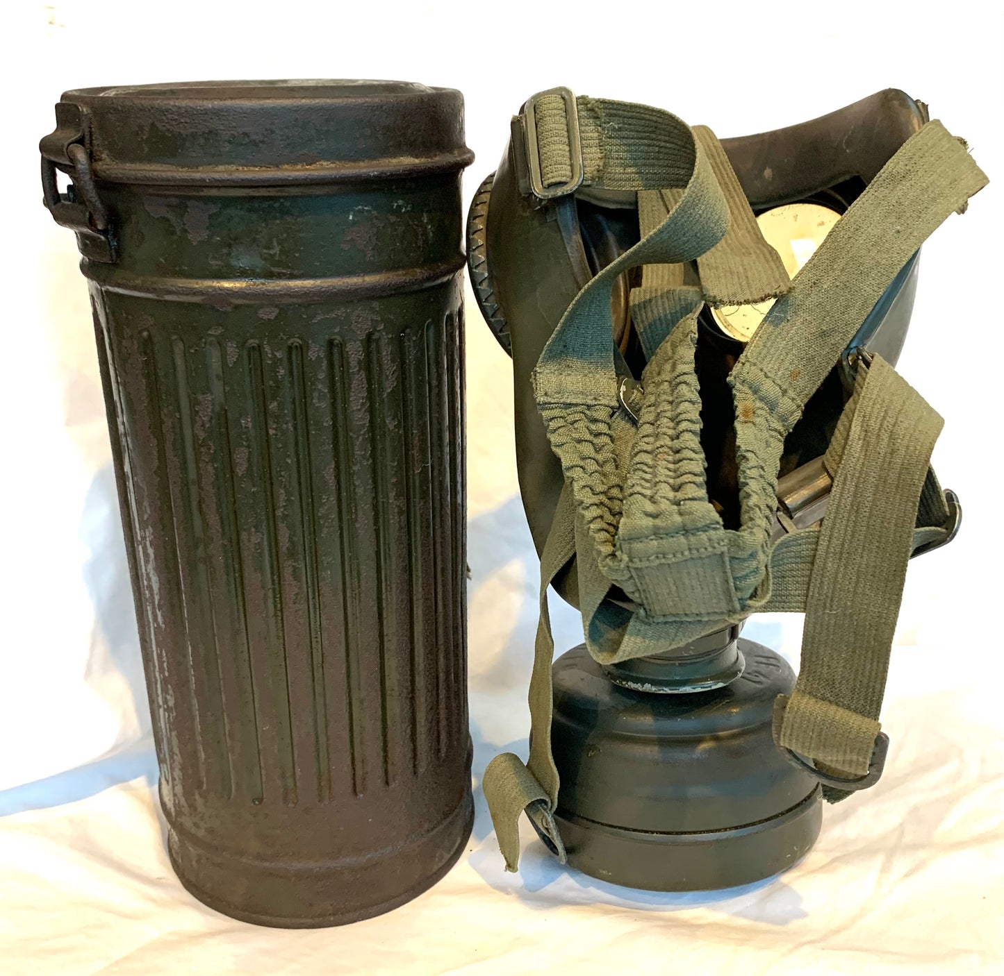 WW2 1941 dated German M38 Gas mask and Container