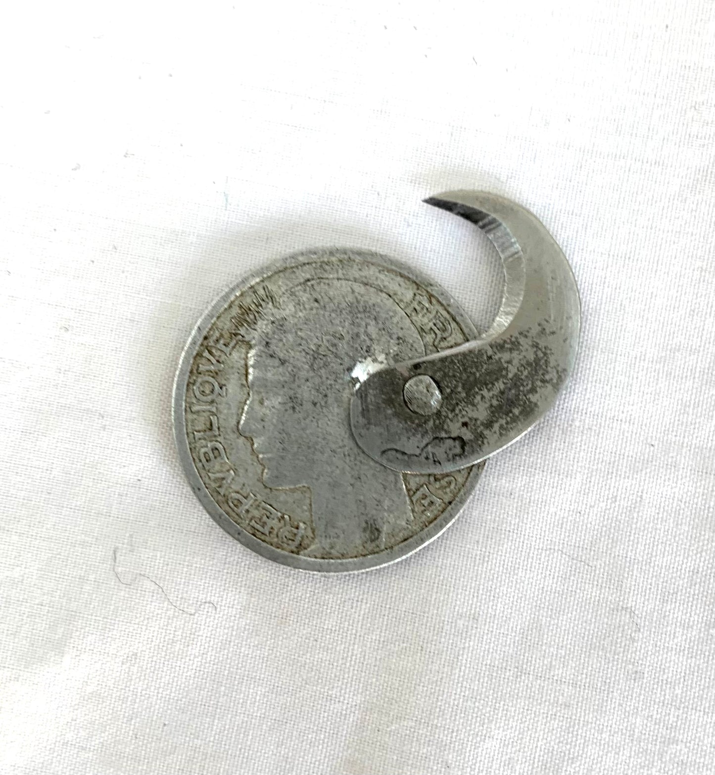 WW2 SOE French 1 Franc Coin with Concealed Blade. Dated 1941