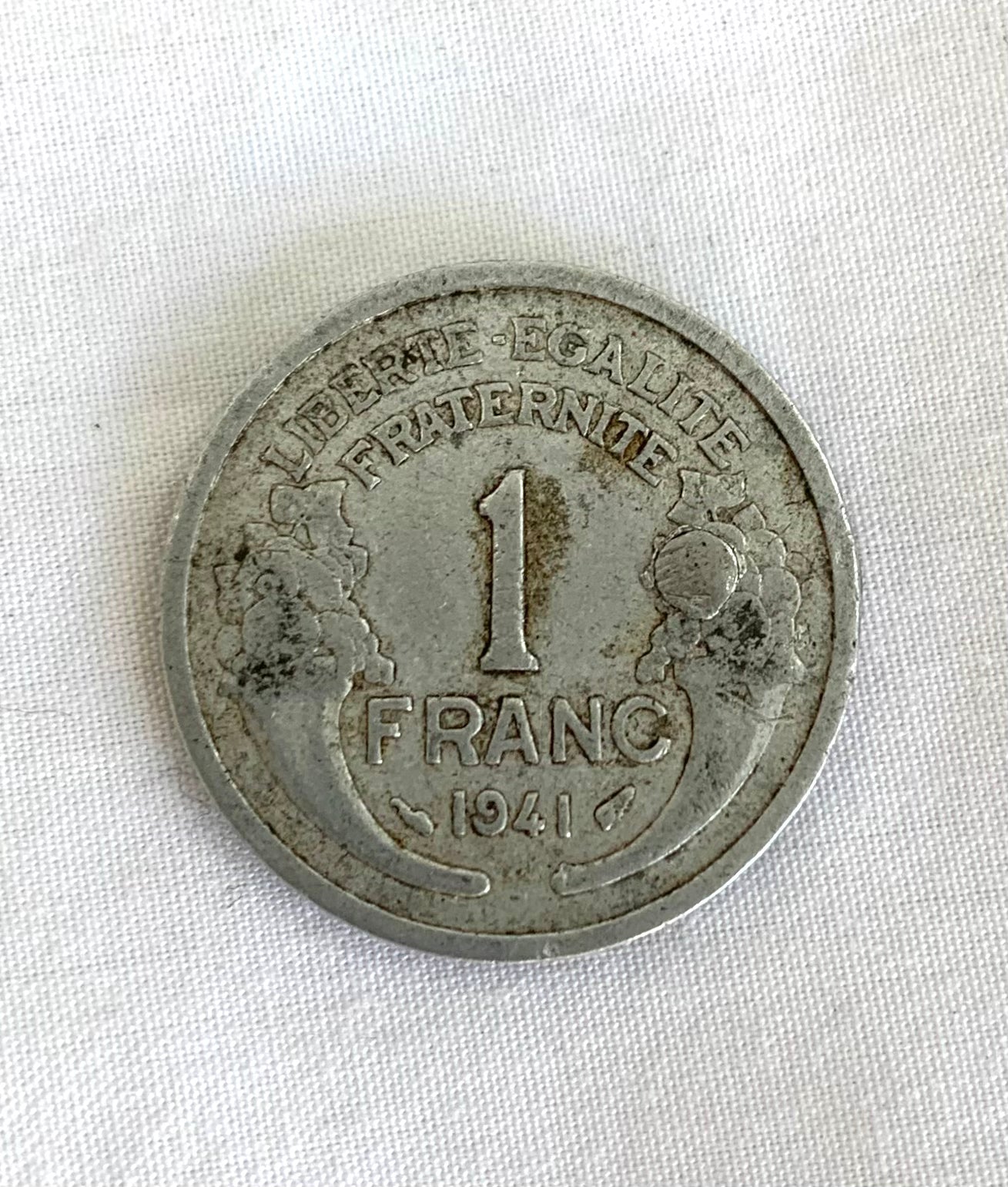 WW2 SOE French 1 Franc Coin with Concealed Blade. Dated 1941